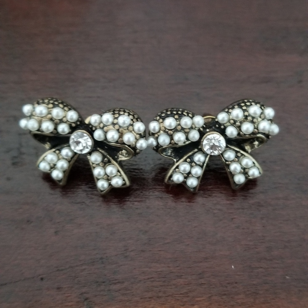 Faux Pearl and rhinestone bow earrings